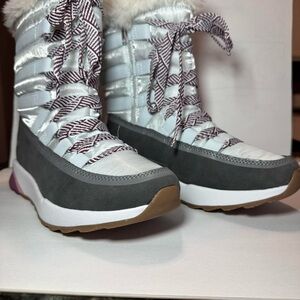 Spyder Women's Winter Boots with Gray and White Design